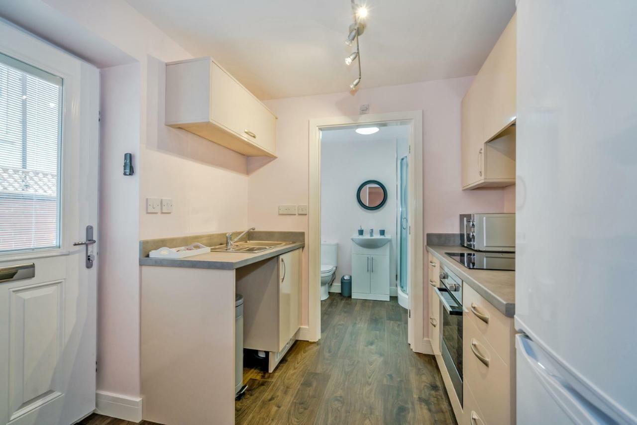 Cannock Hotel Apartments Екстер'єр фото
